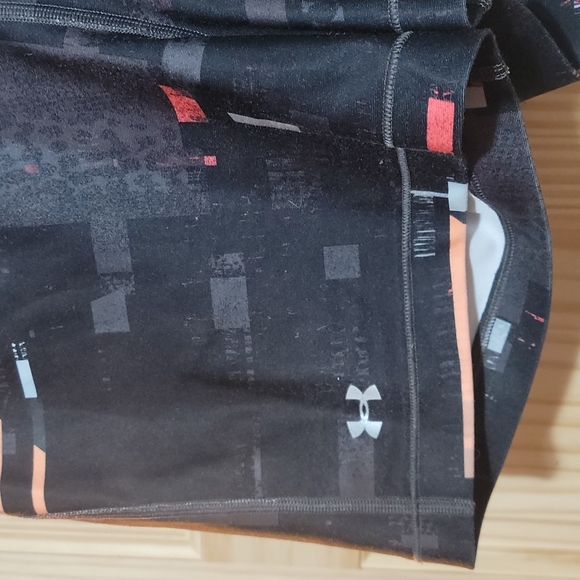 Under Armour Booty Shorts - Picture 2 of 3